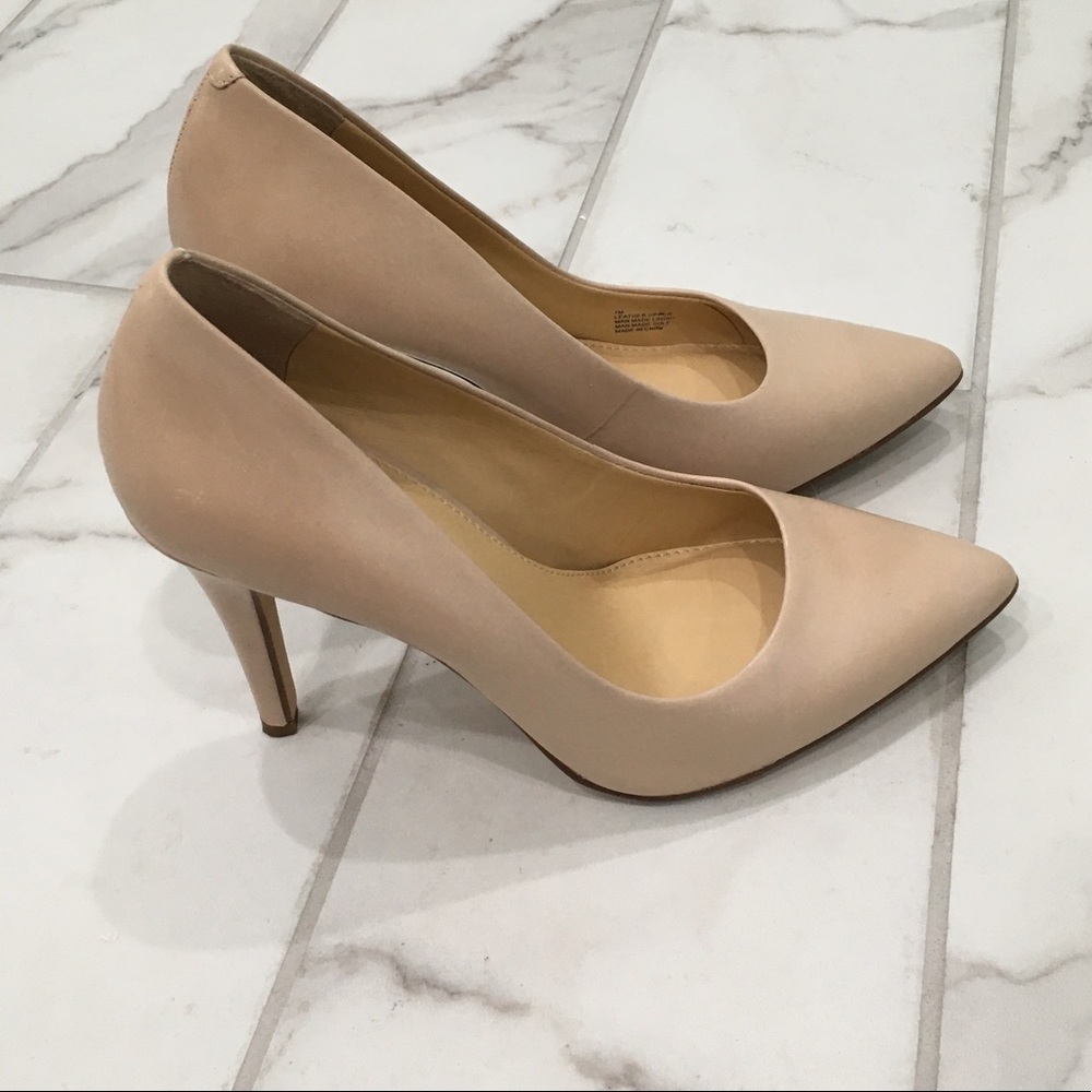 Gianni Bini nude heels. Size 7